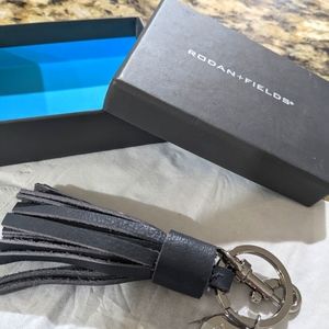 RODAN AND FIELDS TASSEL 🗝️🔐